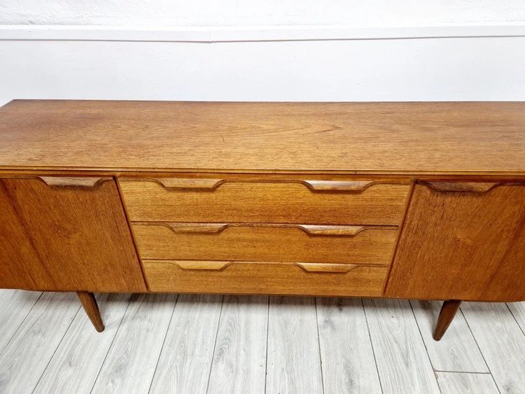 Buffet in teak di metà secolo Austinsuite