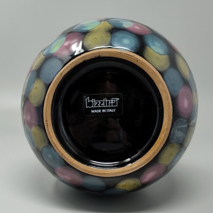 Vase polychrome en céramique de Bizzirri datant des années 1980. Fabriqué en Italie