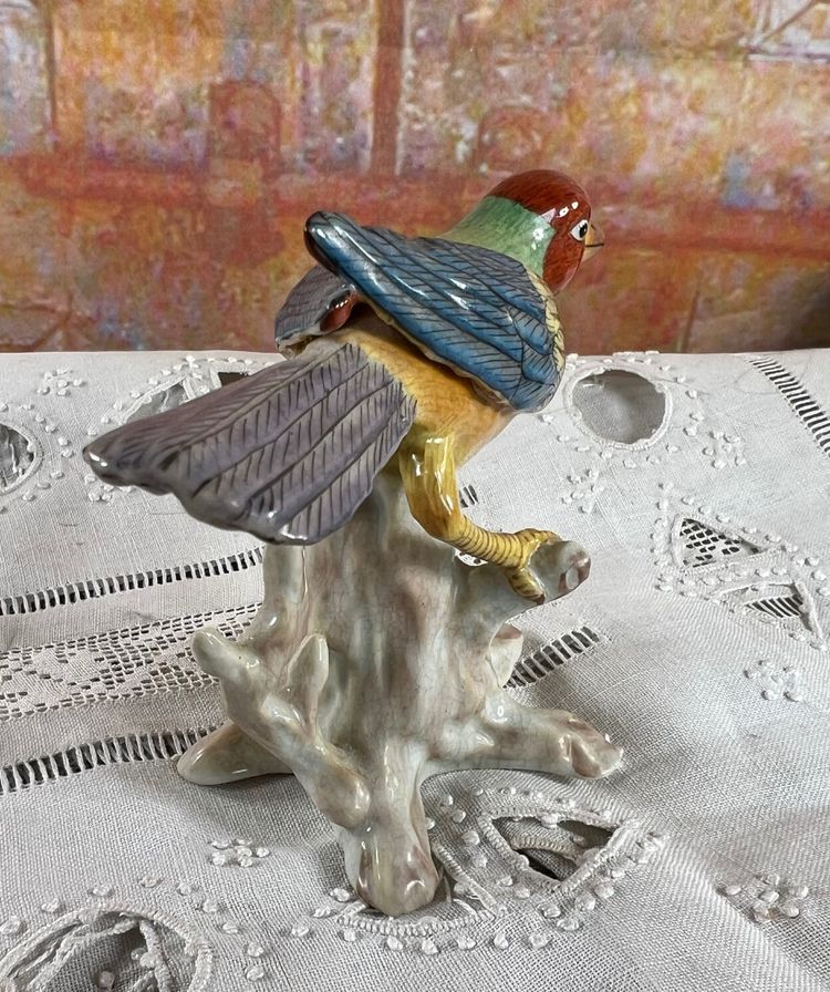 Goebel porcelain figurine - Bird perched on a branch - Early 20th century