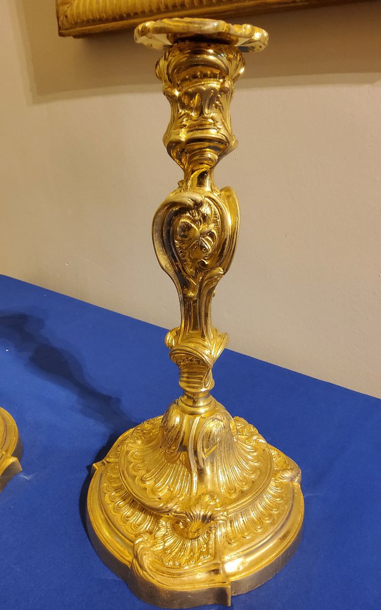 Paire de Flambeaux en bronzes Ciselés dorés Rocaille d'aprés Meissonnier XIXéme 