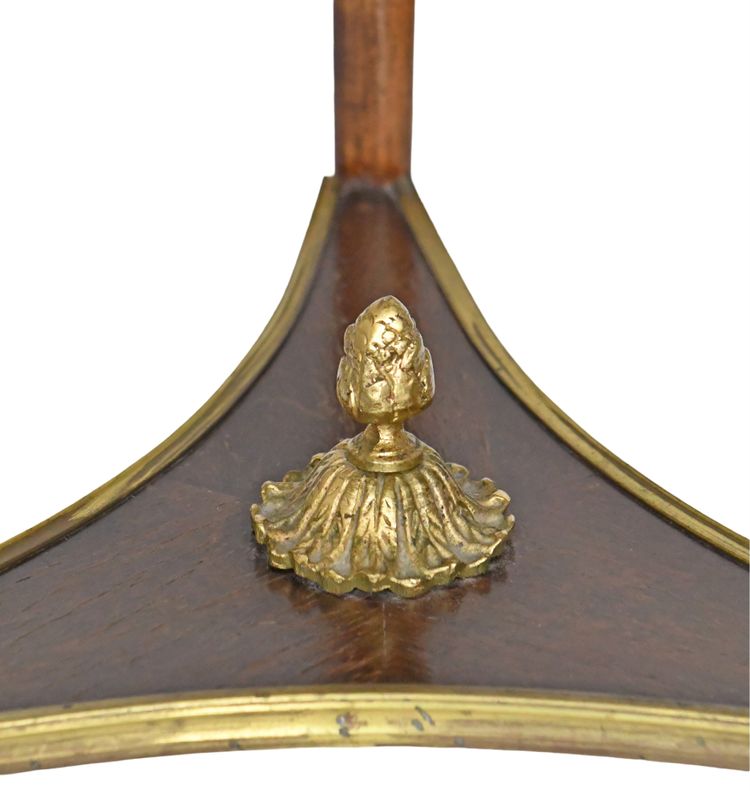 Jardinière de style Louis XV en marqueterie et ornementations en bronze doré