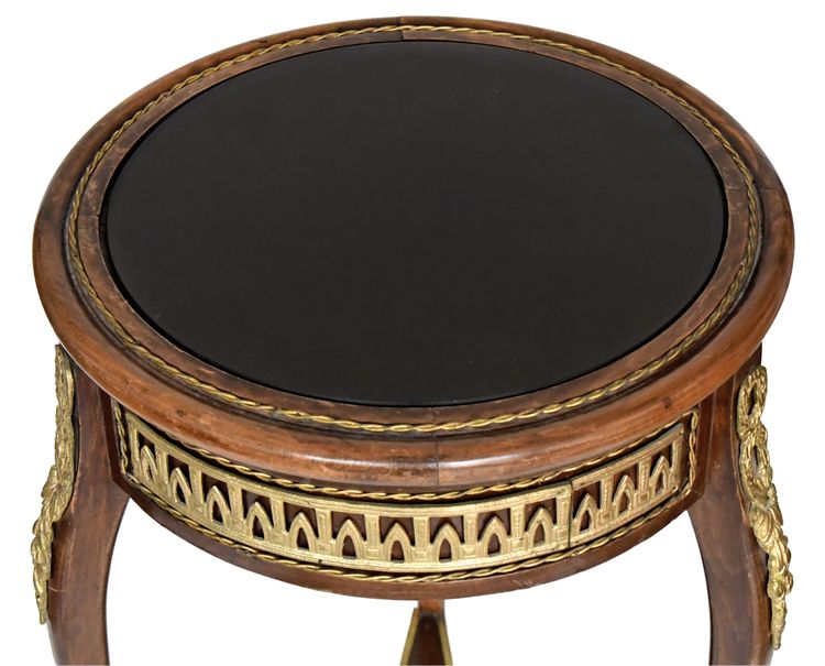 Jardinière de style Louis XV en marqueterie et ornementations en bronze doré