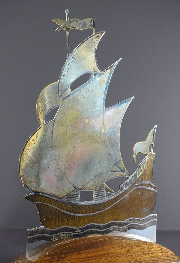 Alain Gerfaux, , Années 1930, Voilier En Dinanderie De Cuivre Argenté Sur Socle Bois.