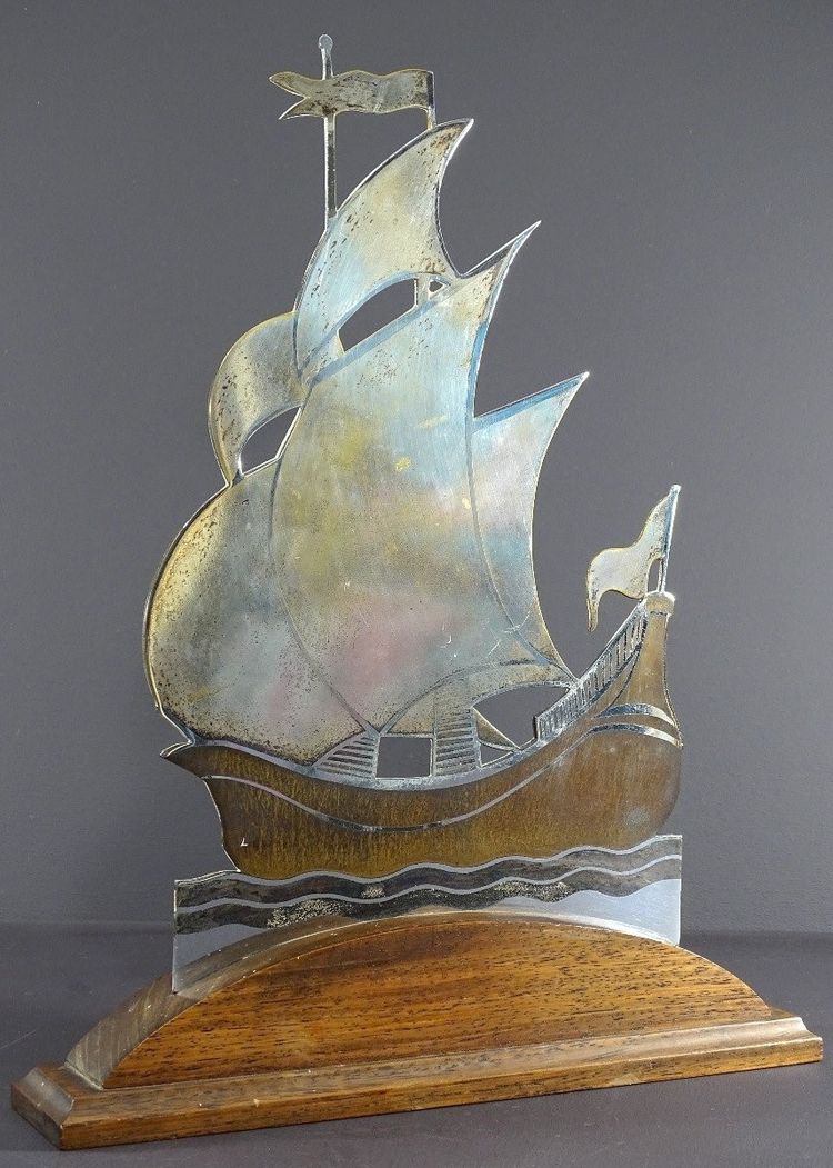 Alain Gerfaux, , Années 1930, Voilier En Dinanderie De Cuivre Argenté Sur Socle Bois.