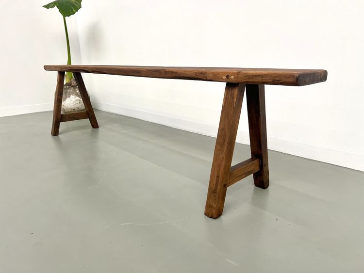Banc ancien en noyer massif