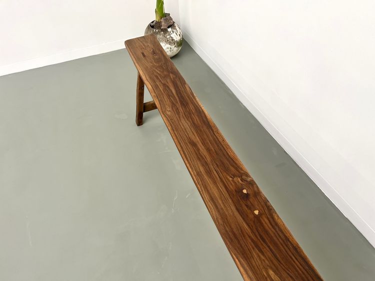 Banc ancien en noyer massif