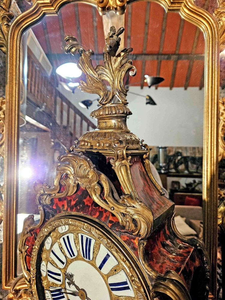 Important Louis XV period cartel clock in tortoiseshell and gilt bronze, height 80 cm