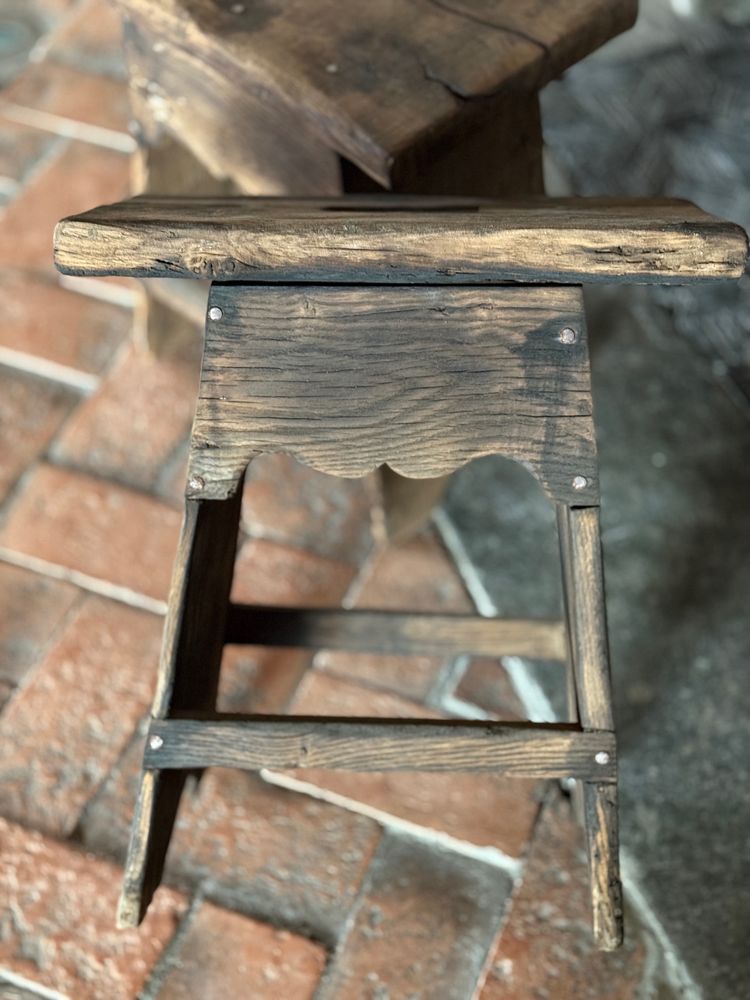 Paire de tabourets datant du 19e siècle beau modèle italien 