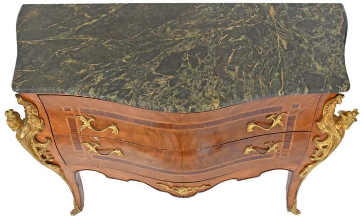 Commode de style Louis XV  aux espagnolettes