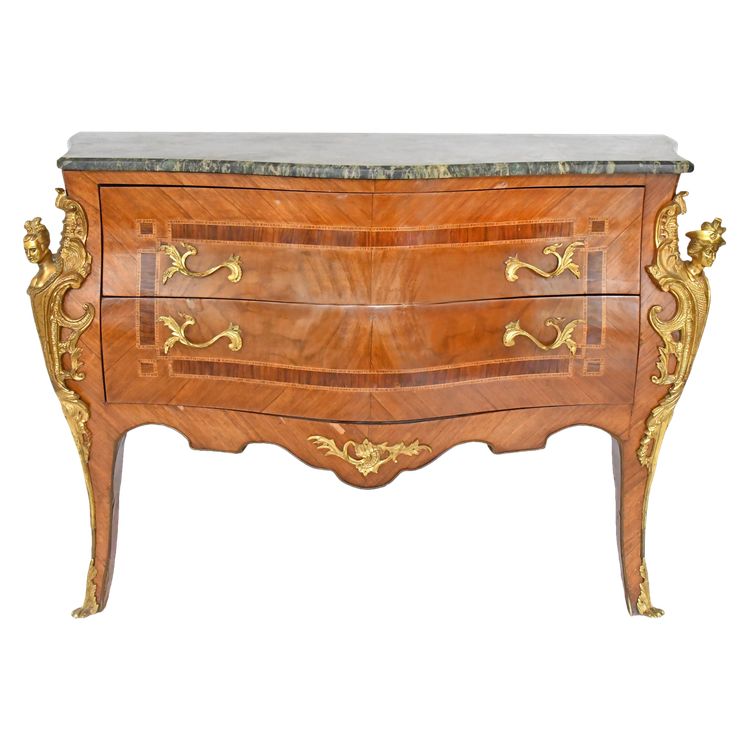 Commode de style Louis XV  aux espagnolettes