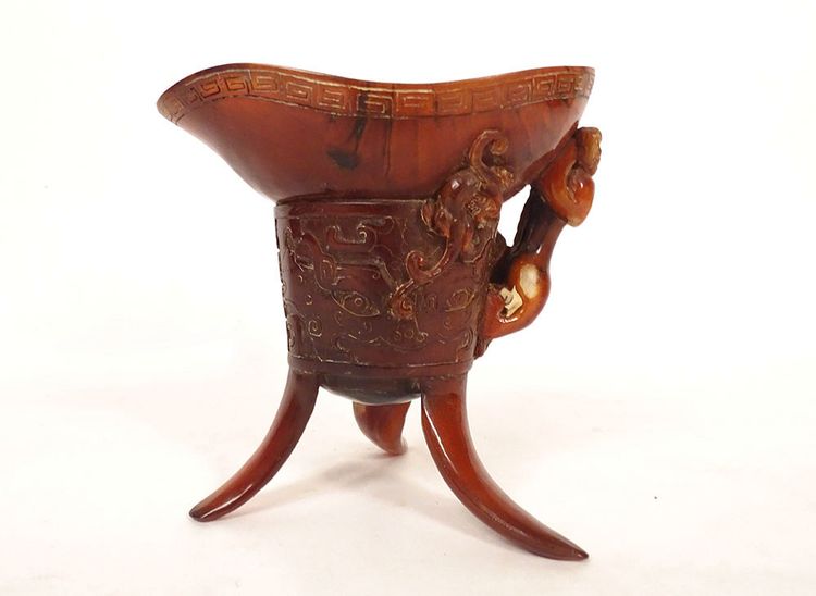 Coupe Libatoire Tripode Corne Buffle Sculptée Dragon Chilongs Chine XXème