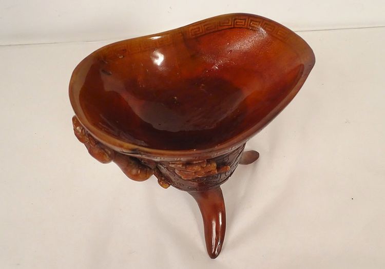 Coupe Libatoire Tripode Corne Buffle Sculptée Dragon Chilongs Chine XXème