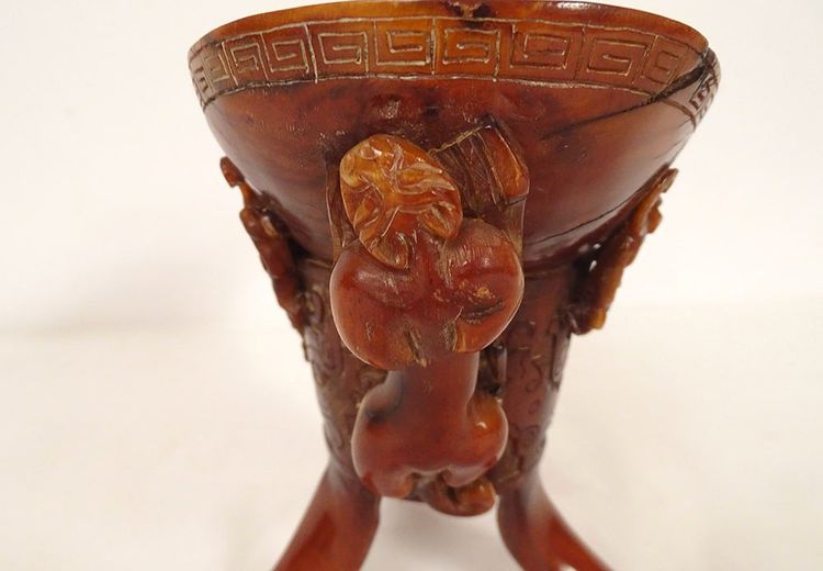 Coupe Libatoire Tripode Corne Buffle Sculptée Dragon Chilongs Chine XXème
