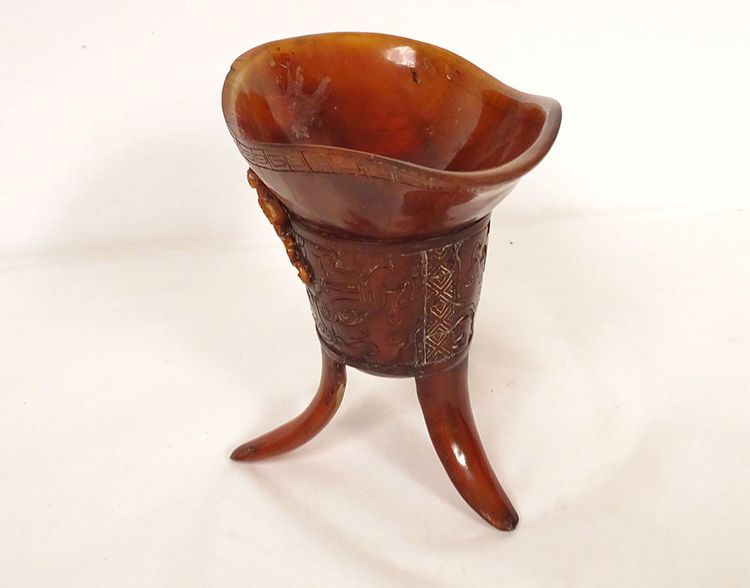 Coupe Libatoire Tripode Corne Buffle Sculptée Dragon Chilongs Chine XXème