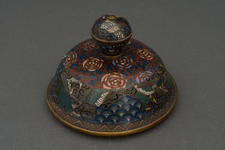 Copper incense burner in Japan with cloisonné enamel decoration, 19th century