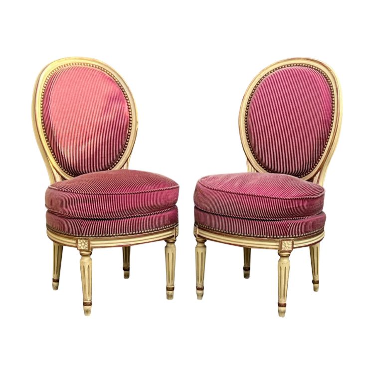 PAIRE DE CHAUFFEUSES ANCIENNES DE STYLE LOUIS XVI BIEN RECOUVERTE AVEC TISSU