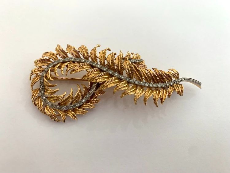 18 Karat Goldbrosche, Brillanten und naturalistisches Design