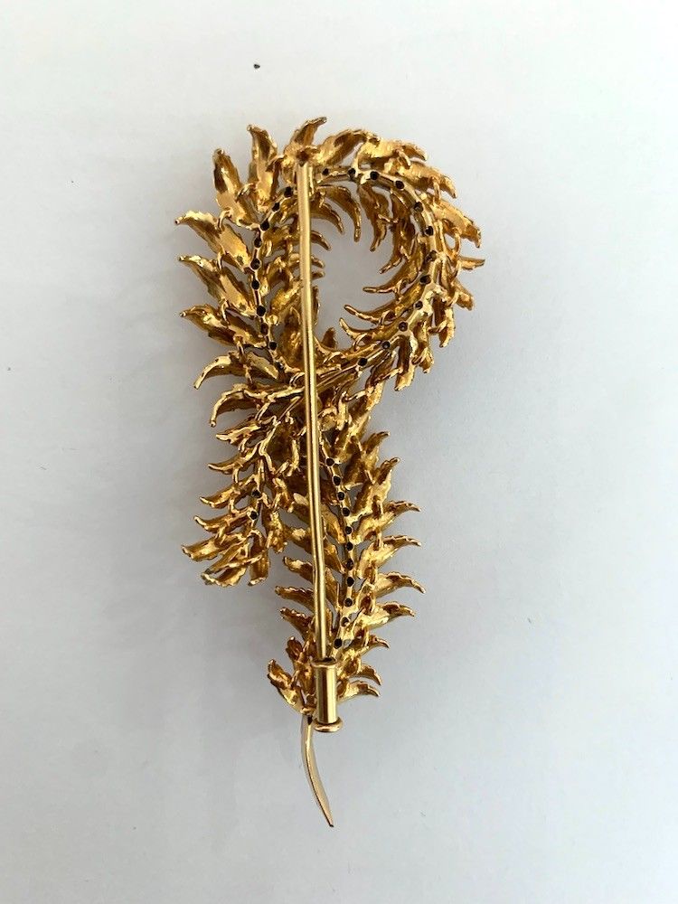 18 Karat Goldbrosche, Brillanten und naturalistisches Design