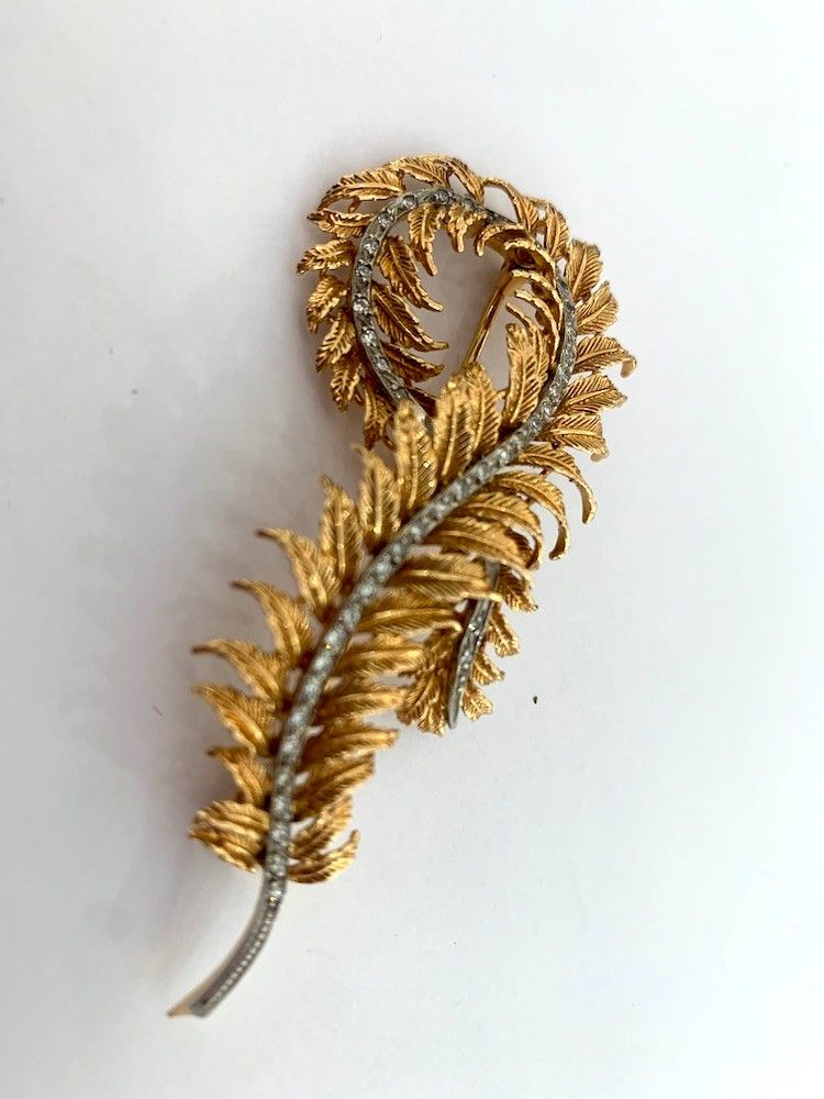 18 Karat Goldbrosche, Brillanten und naturalistisches Design