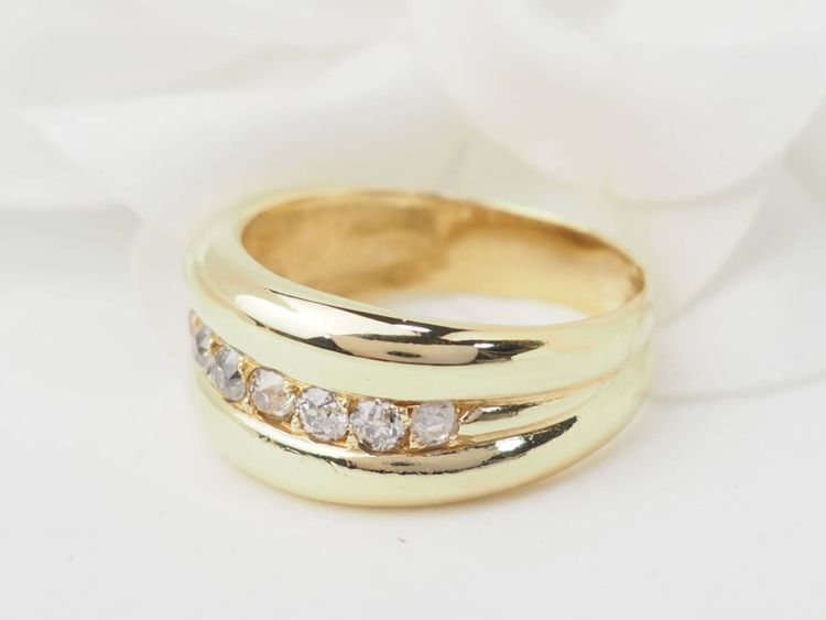 Bague jonc en or jaune et diamants