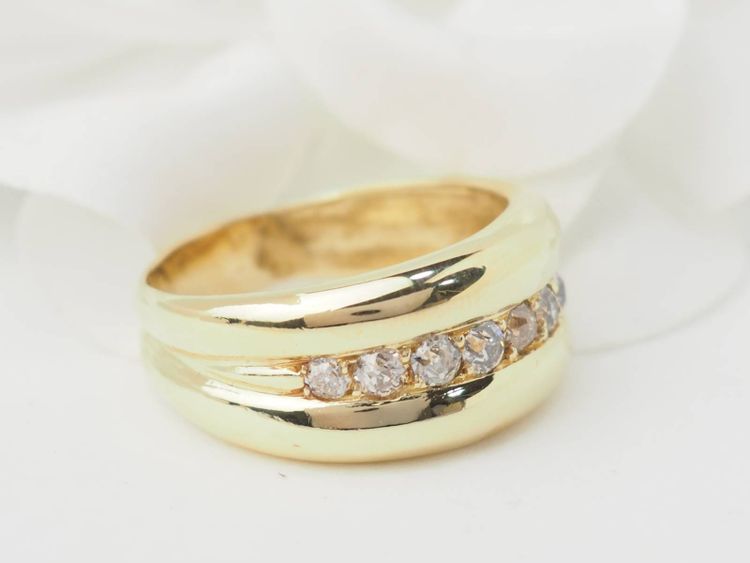 Bague jonc en or jaune et diamants