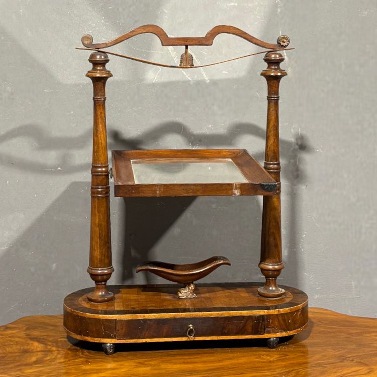 Coiffeuse du XIXe siècle