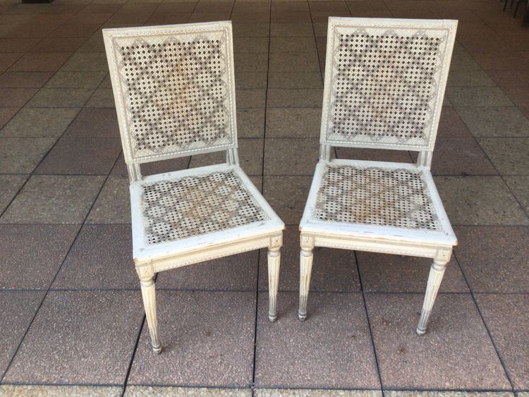 Set di sei sedie Luigi XVI in legno di rechampi, rivestite di paglia.
