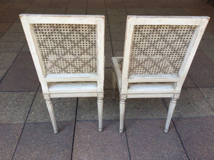 Set di sei sedie Luigi XVI in legno di rechampi, rivestite di paglia.