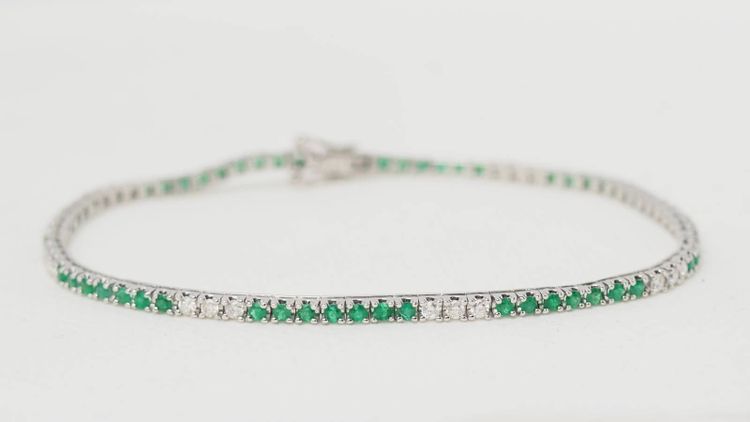 Bracciale fiume in oro bianco, smeraldi e diamanti