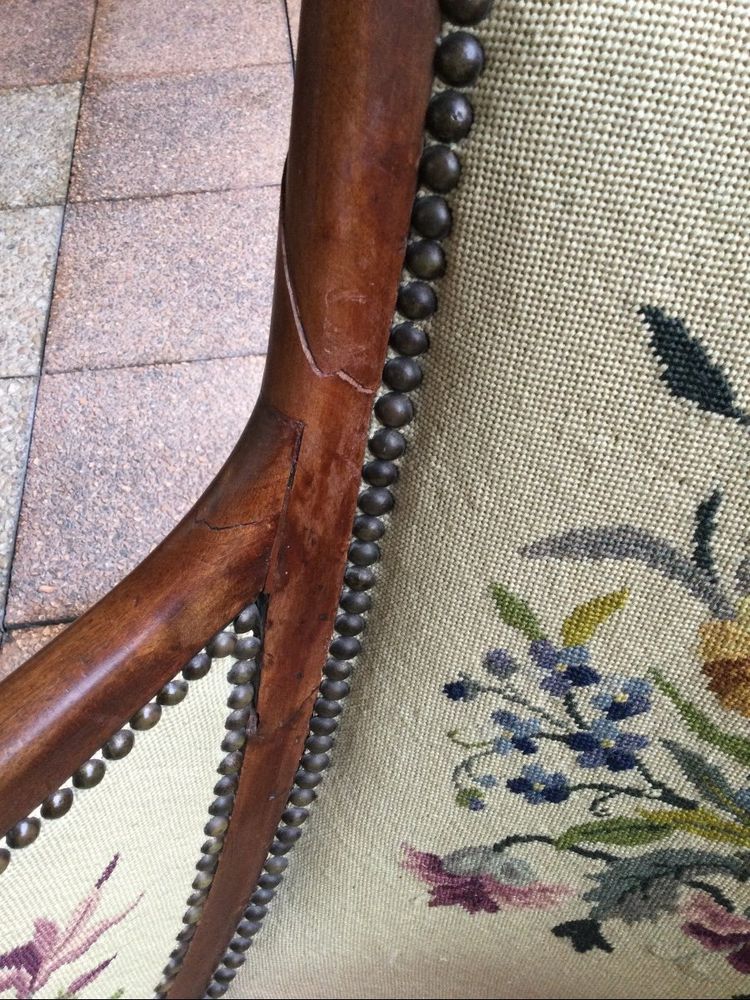 A Restoration Period "Gondola" Back Bergère In Mahogany