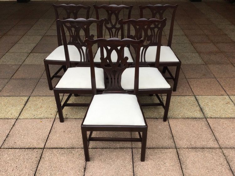 14 Chaises. ( 8 + 6 ) En Acajou Du XIXe Siècle