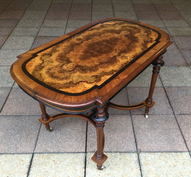 Une Table à écrire Ou Une Console-desserte  En Marqueterie