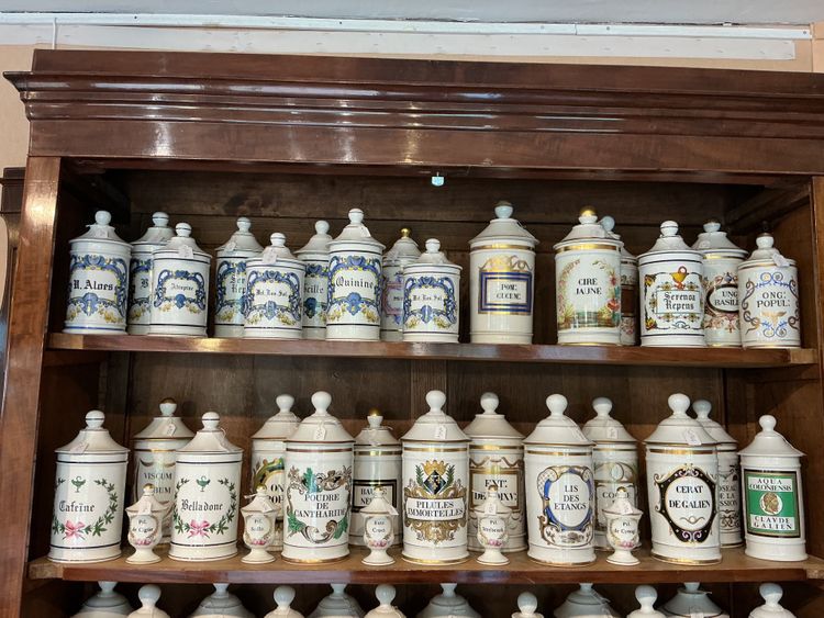 Nuova collezione di VASI DA FARMACIA ANTICA in porcellana e vetro.