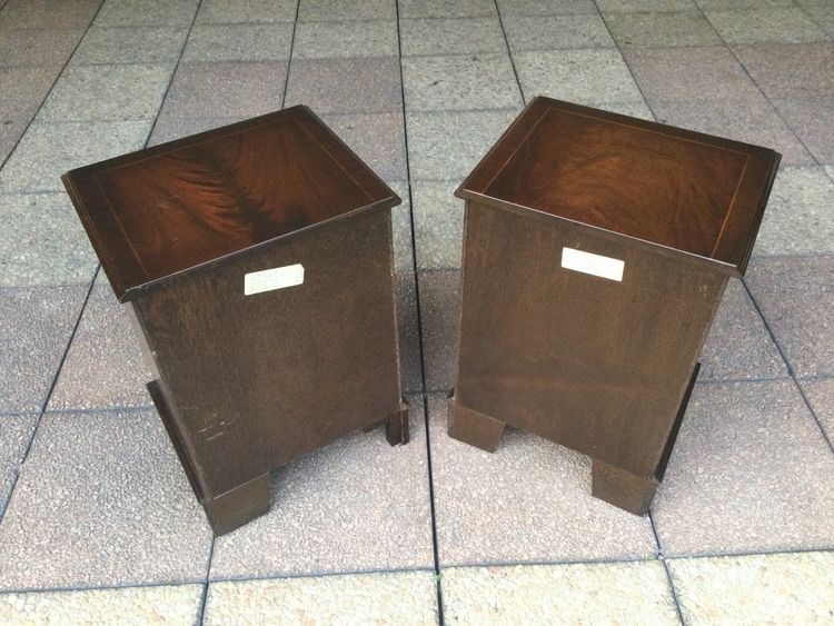 Une Paire De Petites Commode Basses, ateliers Mapple