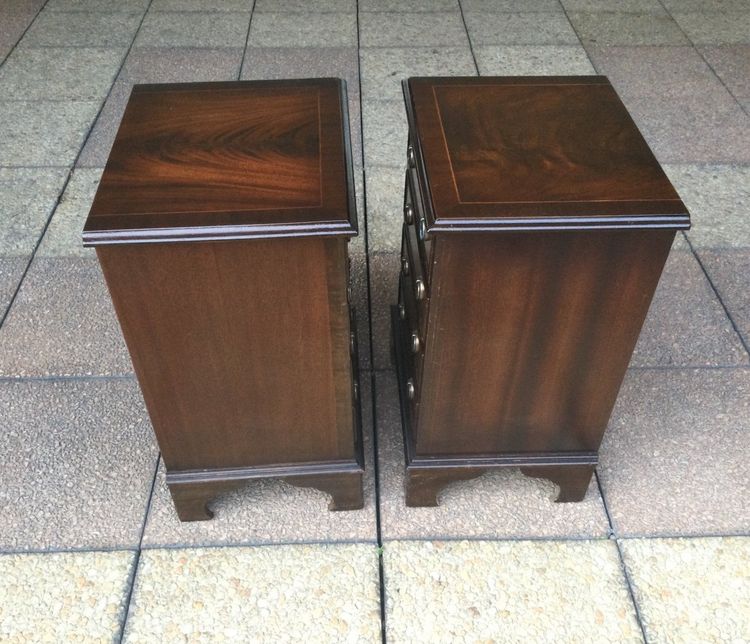 Une Paire De Petites Commode Basses, ateliers Mapple