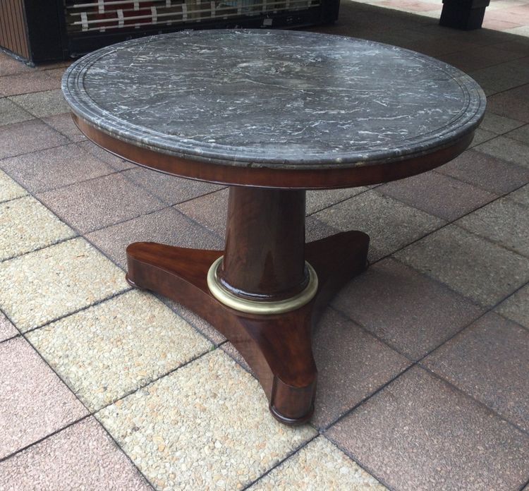 Un Grand Guéridon En Acajou Pouvant Servir De Table De Salle à Manger