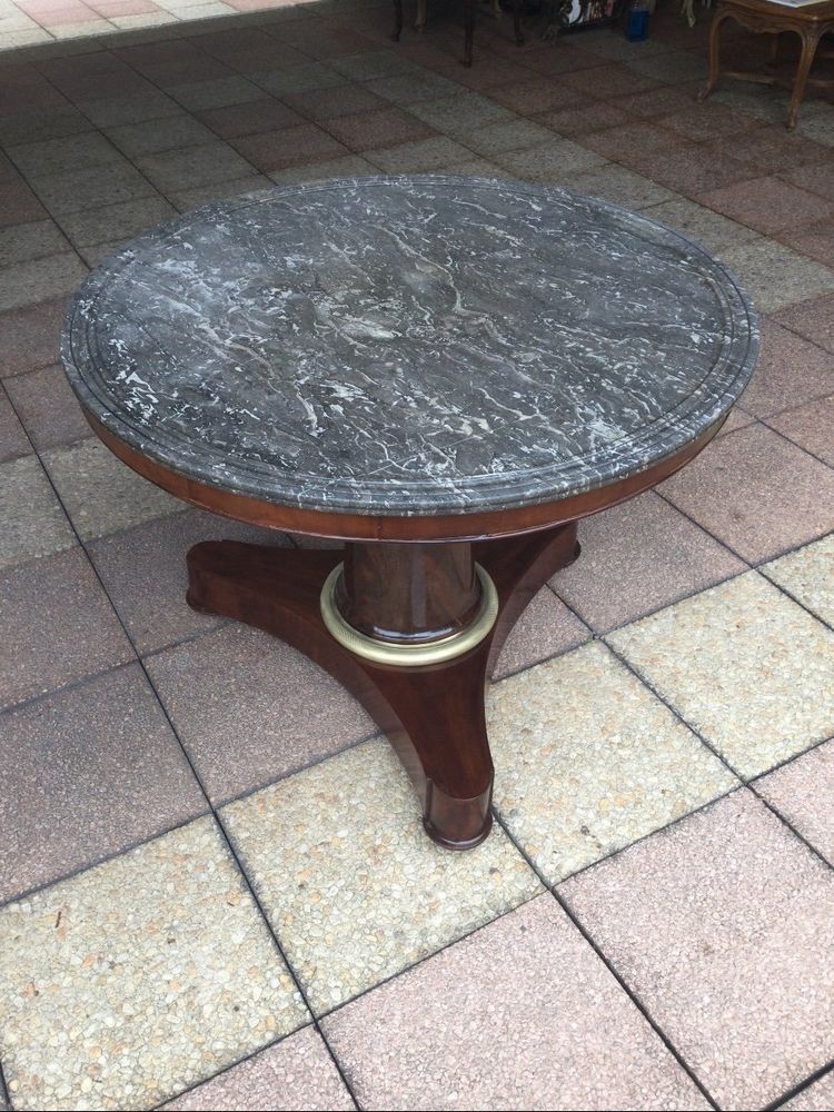 Un Grand Guéridon En Acajou Pouvant Servir De Table De Salle à Manger