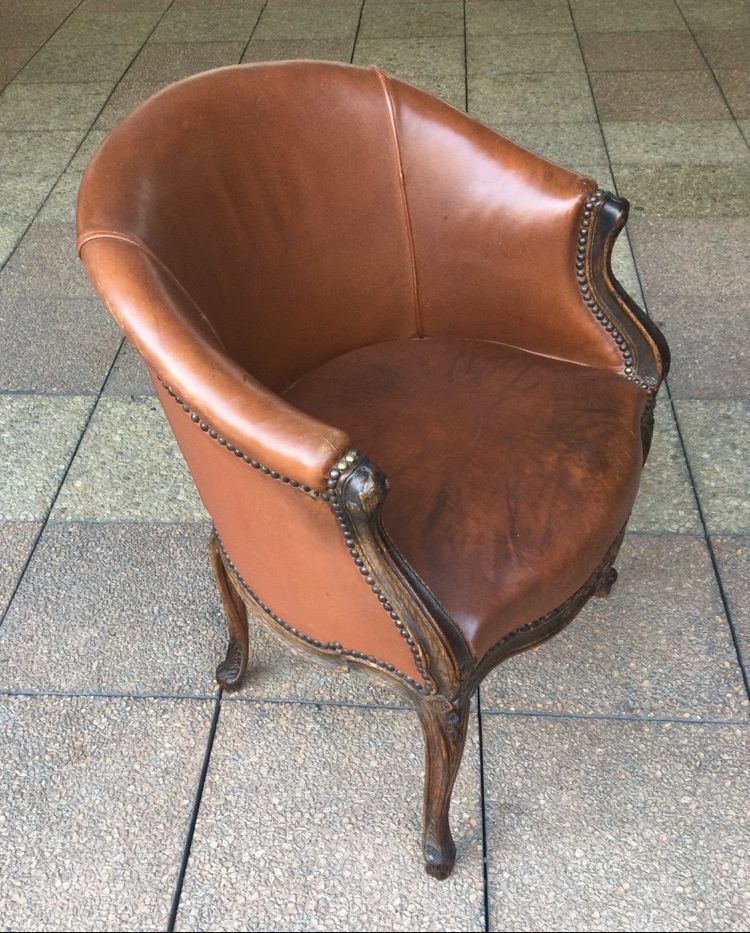 Un Fauteuil De Bureau Louis XV  Garni De Cuir