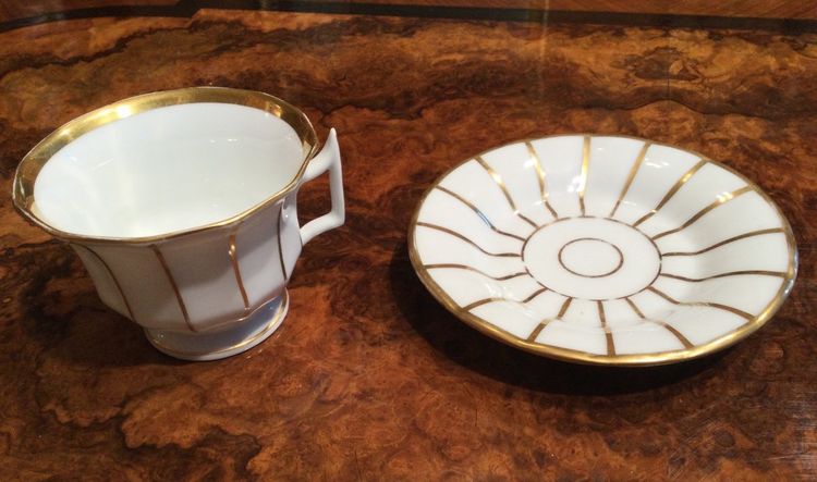 Set of 9 Porcelain De Paris cups and saucers, Louis-philippe period