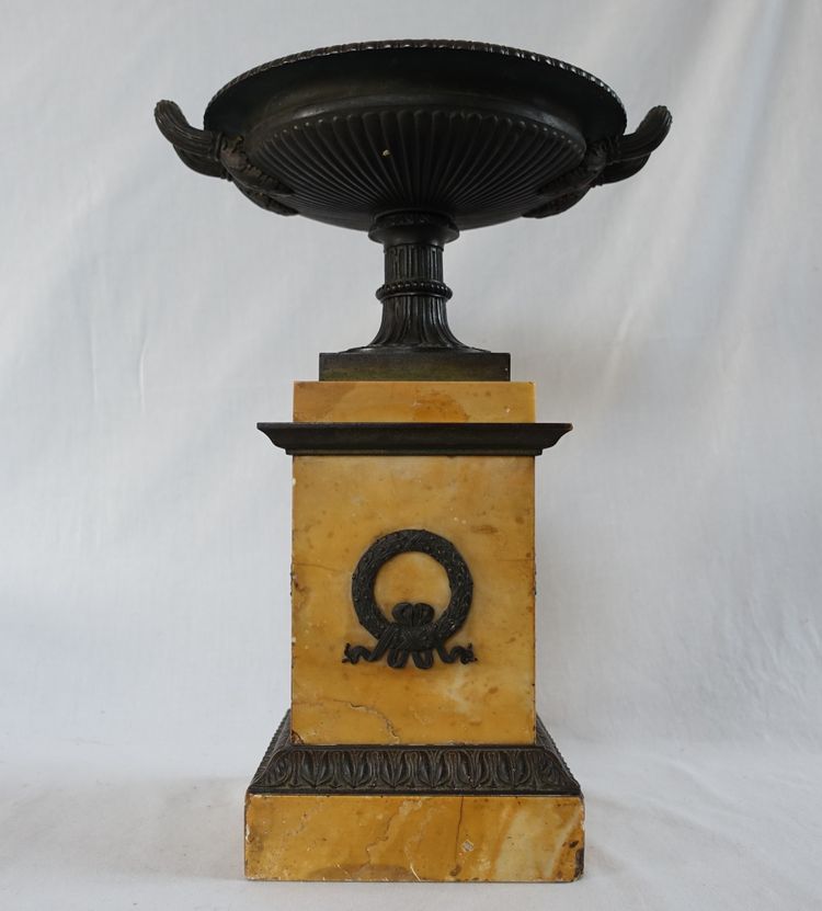 Large Tazza cup in patinated bronze and yellow Siena marble - Empire style, Charles X period