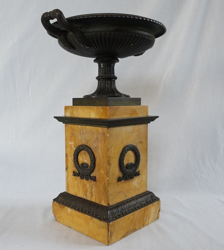 Large Tazza cup in patinated bronze and yellow Siena marble - Empire style, Charles X period