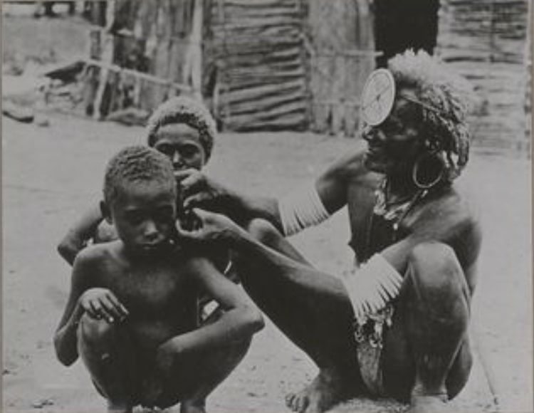 FOREHEAD ORNAMENT called dala kap kap - Papua New Guinea, Melanesia - Late 19th century