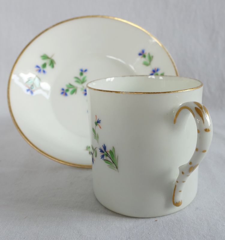 Litron coffee cup decorated with blue cornflowers and gold trim, Paris porcelain, late 18th - early 19th century