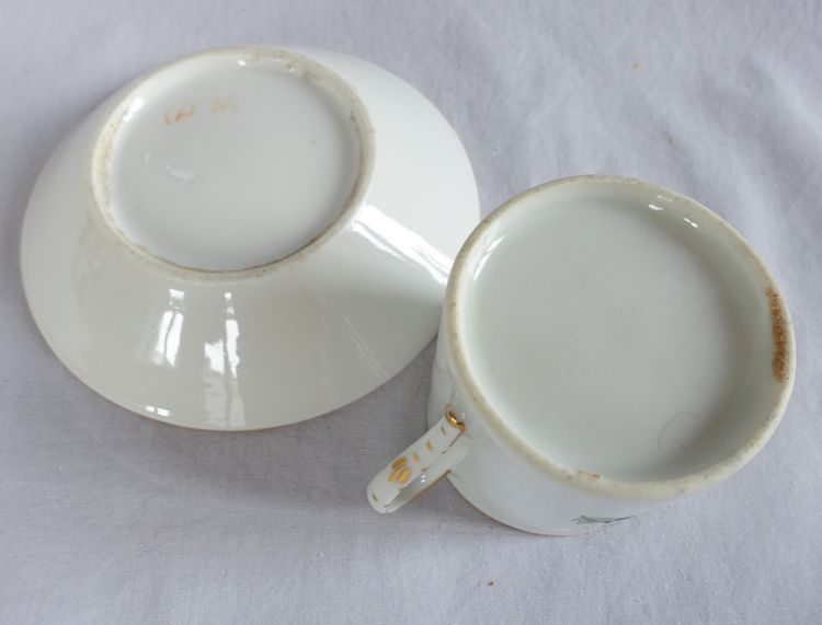 Litron coffee cup decorated with blue cornflowers and gold trim, Paris porcelain, late 18th - early 19th century