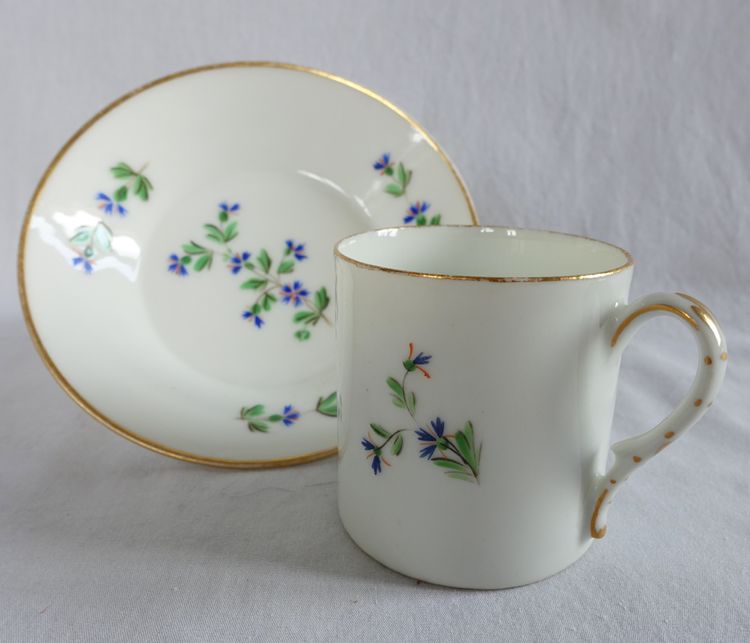 Litron coffee cup decorated with blue cornflowers and gold trim, Paris porcelain, late 18th - early 19th century