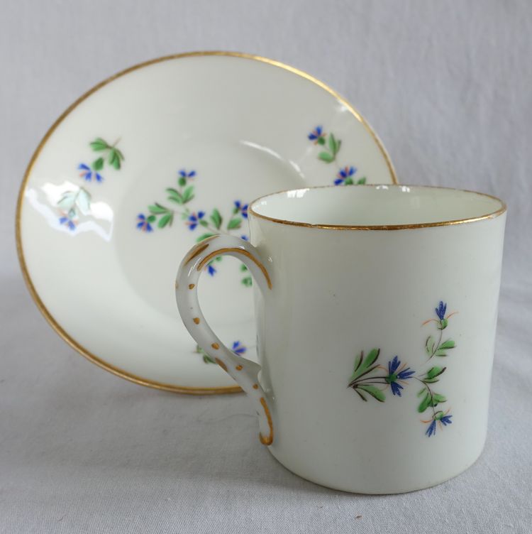 Litron coffee cup decorated with blue cornflowers and gold trim, Paris porcelain, late 18th - early 19th century