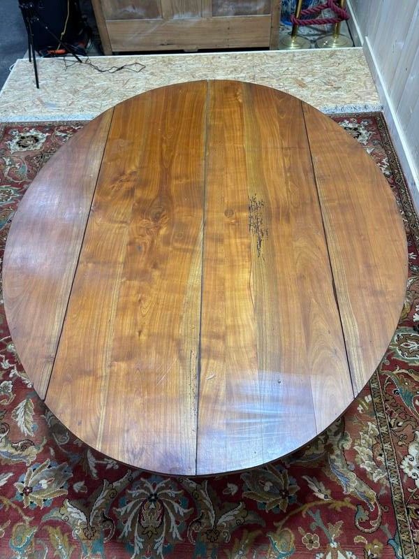 Table ovale en merisier 25 personnes 