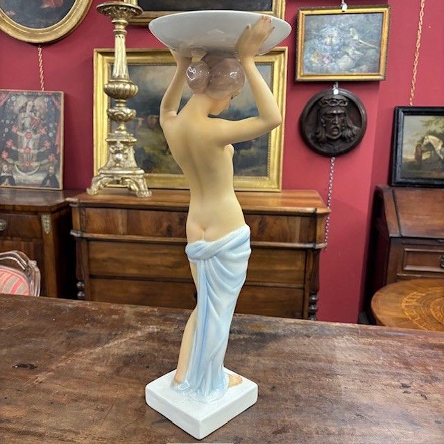 Antike Keramikskulptur „Trägerin“ von Ronzan, 1940er Jahre. H 54 . Art Deco 