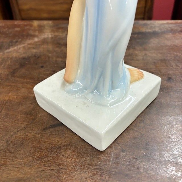 Antike Keramikskulptur „Trägerin“ von Ronzan, 1940er Jahre. H 54 . Art Deco 