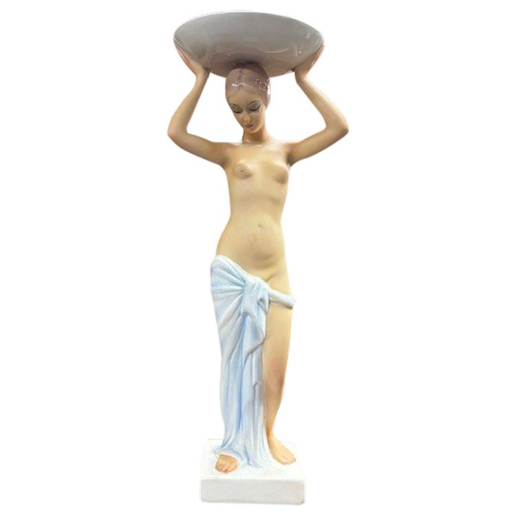 Antike Keramikskulptur „Trägerin“ von Ronzan, 1940er Jahre. H 54 . Art Deco 